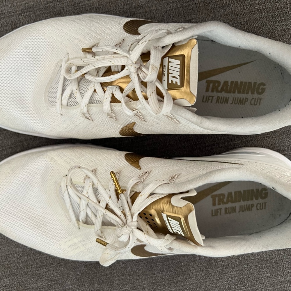 NIKE METCONS - Picture 5 of 5